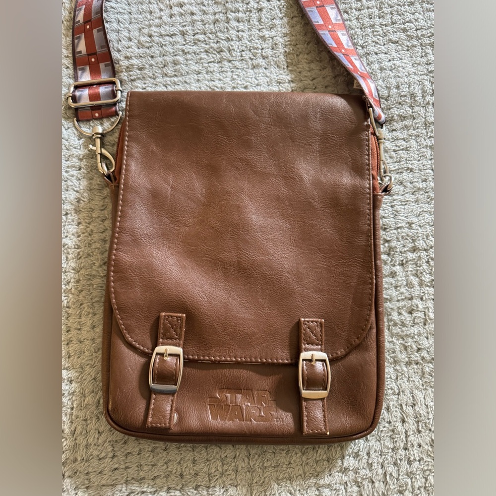 Disney D-Tech Star Wars Chewbacca Wookie Brown Crossbody Bag Purse